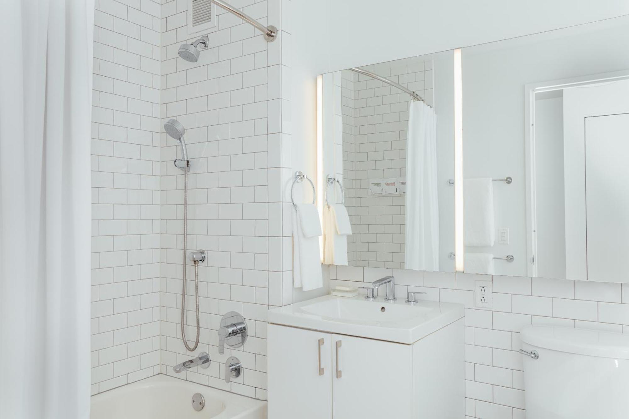 Premium One Bedroom, King (24/7 Front Desk),1742965551:JPEG